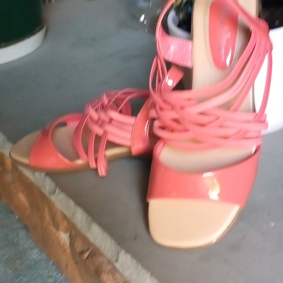 Angle Steps Criss cross Strappy Sandals - Picture 5 of 6